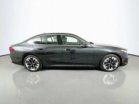 New 2026 BMW i5 eDrive40 w/ Premium Package RWD image 4
