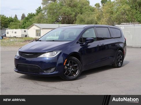 Used 2019 Chrysler Pacifica Touring Plus w/ S Appearance Package FWD image 1