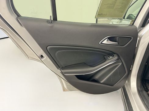 Used 2018 Mercedes-Benz GLA 250 4MATIC w/ Premium Package image 27