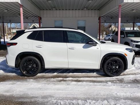 New 2026 Volkswagen Tiguan SE R-Line FWD image 2