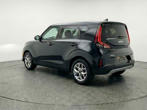 Used 2025 Kia Soul LX w/ LX Technology Package FWD image 5