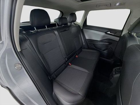 Used 2023 Volkswagen Taos SE w/ Panoramic Sunroof Package AWD/4WD image 28