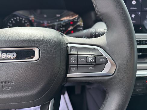 Used 2023 Jeep Compass Limited image 22