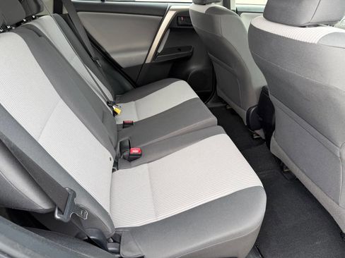 Used 2014 Toyota RAV4 LE image 21