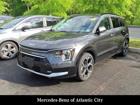 Used 2023 Kia Niro EX Touring FWD image 3