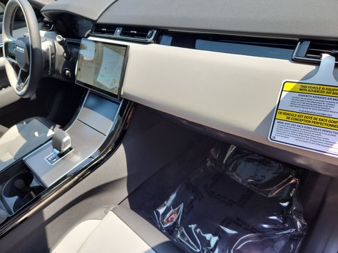 New 2026 Land Rover Range Rover Velar S image 27