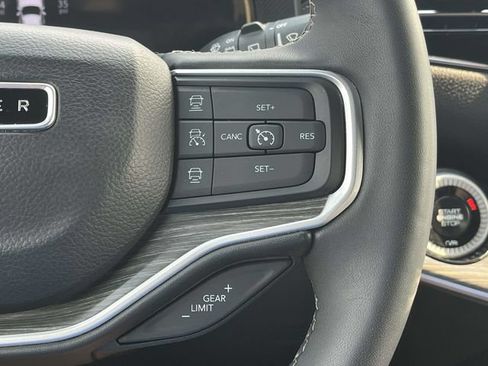 Used 2024 Jeep Wagoneer Series II AWD/4WD image 29