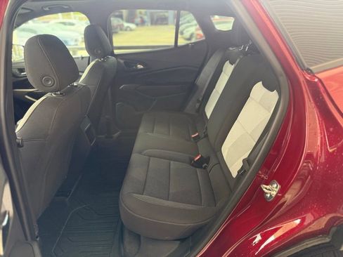 Used 2025 Chevrolet Trax RS w/ Sunroof Package image 13