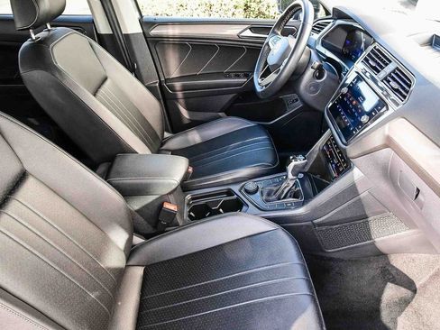 Used 2024 Volkswagen Tiguan SE image 15