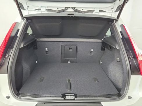 Certified 2026 Volvo XC40 B5 Ultra w/ Climate Package AWD/4WD image 38