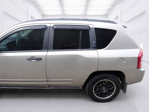 Used 2009 Jeep Compass Sport AWD/4WD image 29