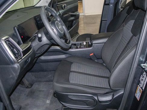 Used 2025 Kia Sorento LX FWD image 7