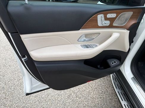 Used 2022 Mercedes-Benz GLS 450 4MATIC image 10