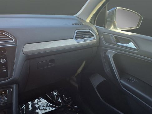 Used 2021 Volkswagen Tiguan SE w/ Panoramic Sunroof Package image 55