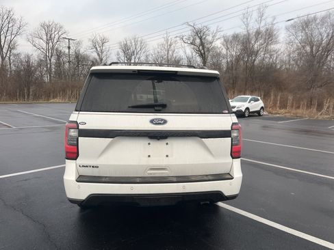 Used 2021 Ford Expedition Limited image 3