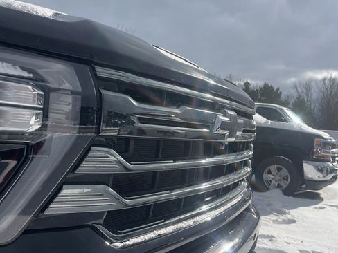 Used 2024 Chevrolet Silverado 3500 High Country w/ High Country Premium Package image 3