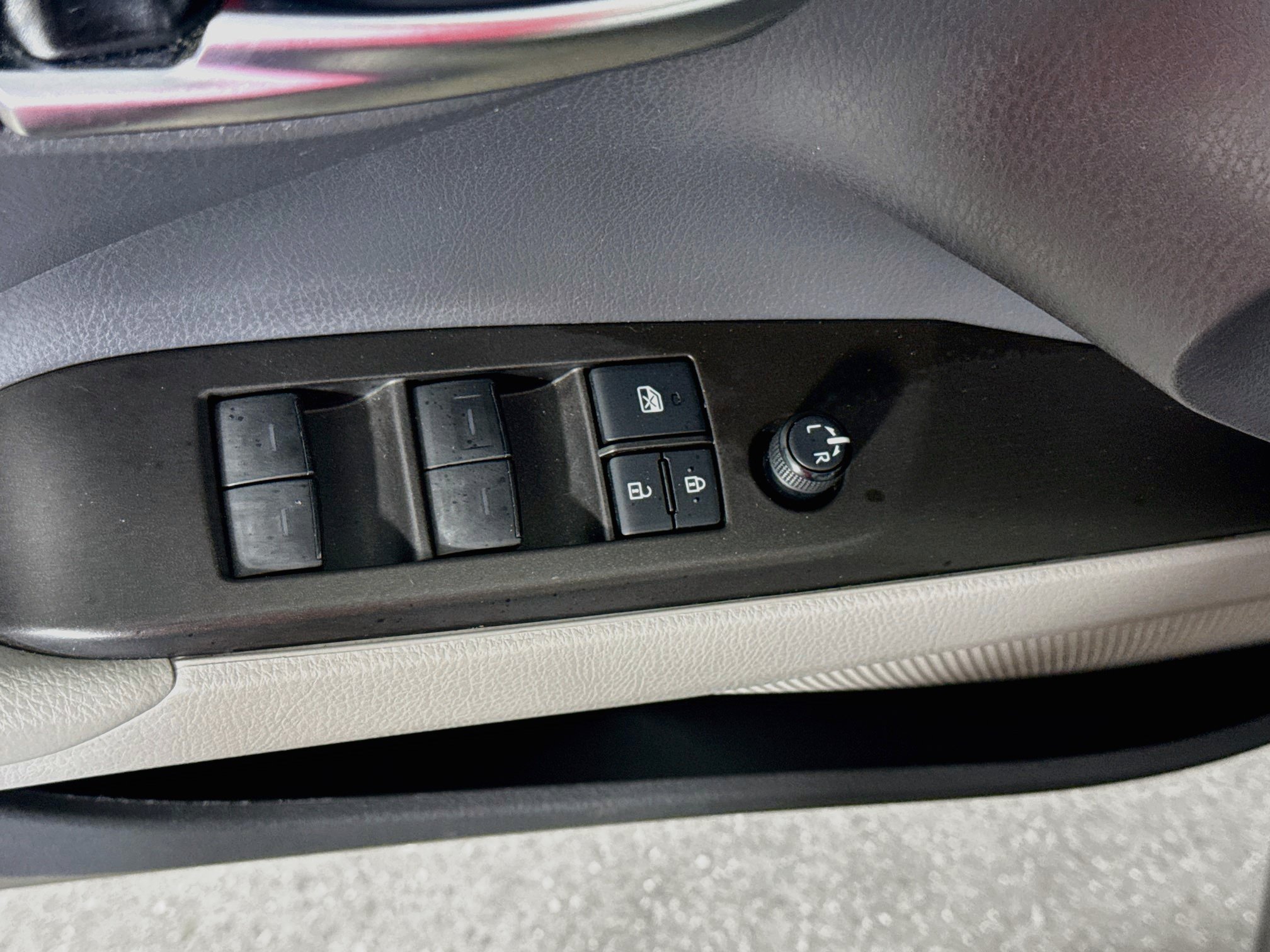 Used 2021 Toyota Camry SE FWD image 17