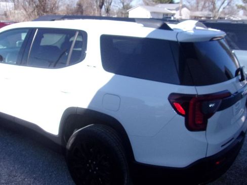 Used 2023 GMC Acadia SLE w/ Driver Convenience Package image 2