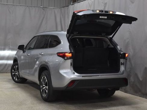 Used 2020 Toyota Highlander XLE image 37