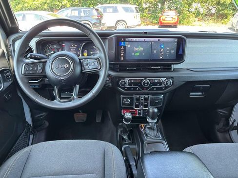Used 2024 Jeep Wrangler Unlimited AWD/4WD image 12