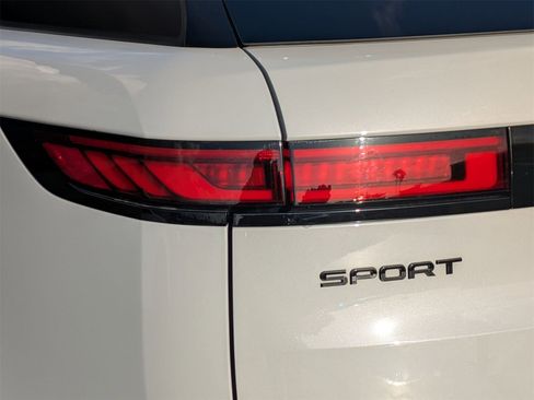 Used 2025 Land Rover Range Rover Sport Dynamic SE image 18