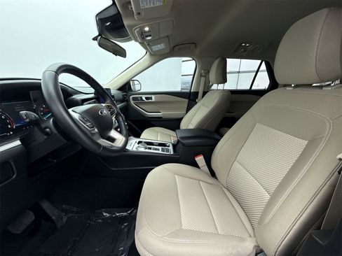 Used 2023 Ford Explorer XLT w/ Class IV Trailer Tow Package image 11