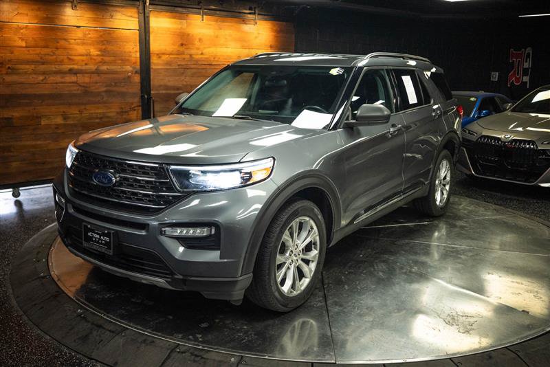 Used 2023 Ford Explorer XLT w/ Equipment Group 202A AWD/4WD image 2