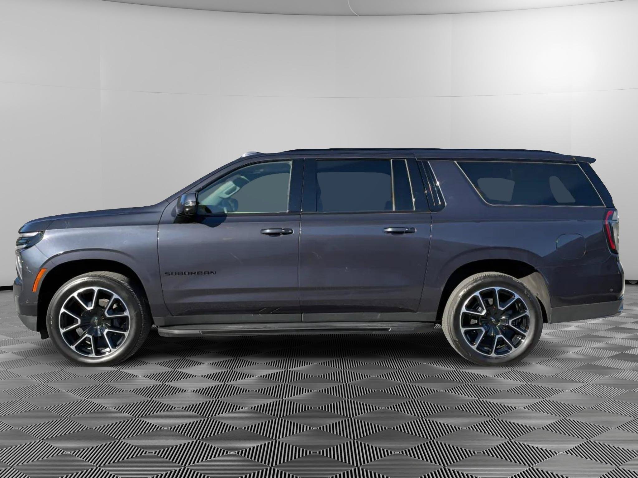 Used 2025 Chevrolet Suburban RST w/ RST Capability Package AWD/4WD image 5