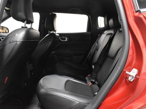 Used 2025 Jeep Compass Trailhawk AWD/4WD image 9