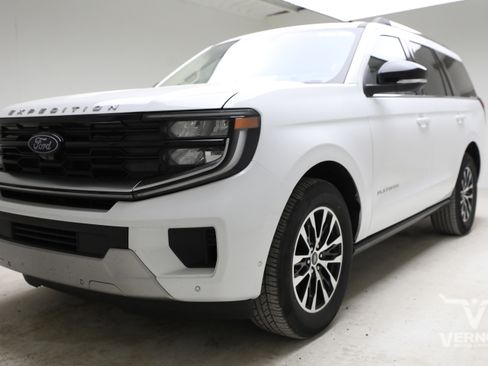 Used 2025 Ford Expedition Platinum AWD/4WD image 1