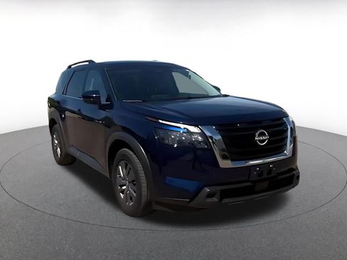 Used 2025 Nissan Pathfinder SV AWD/4WD image 3