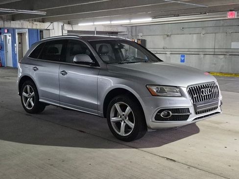 Used 2017 Audi Q5 2.0T Premium Plus w/ Technology Package AWD/4WD image 3