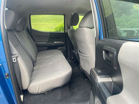 Used 2018 Toyota Tacoma SR5 AWD/4WD image 29