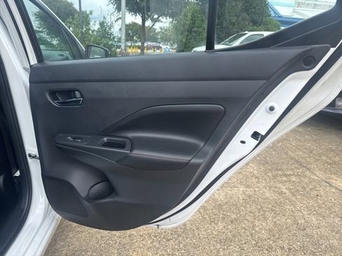 Used 2020 Nissan Versa SR w/ Convenience Package image 16