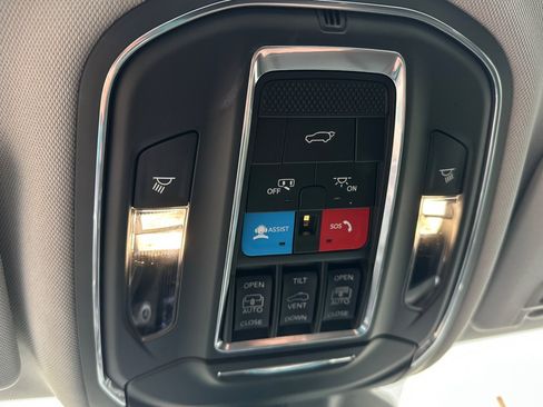 Used 2023 Jeep Grand Cherokee L Limited w/ Trailer Tow Group (B) image 24