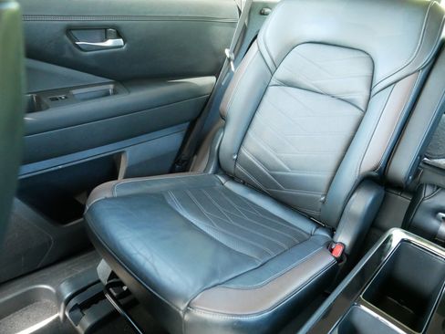 Certified 2023 Nissan Pathfinder Platinum AWD/4WD image 12