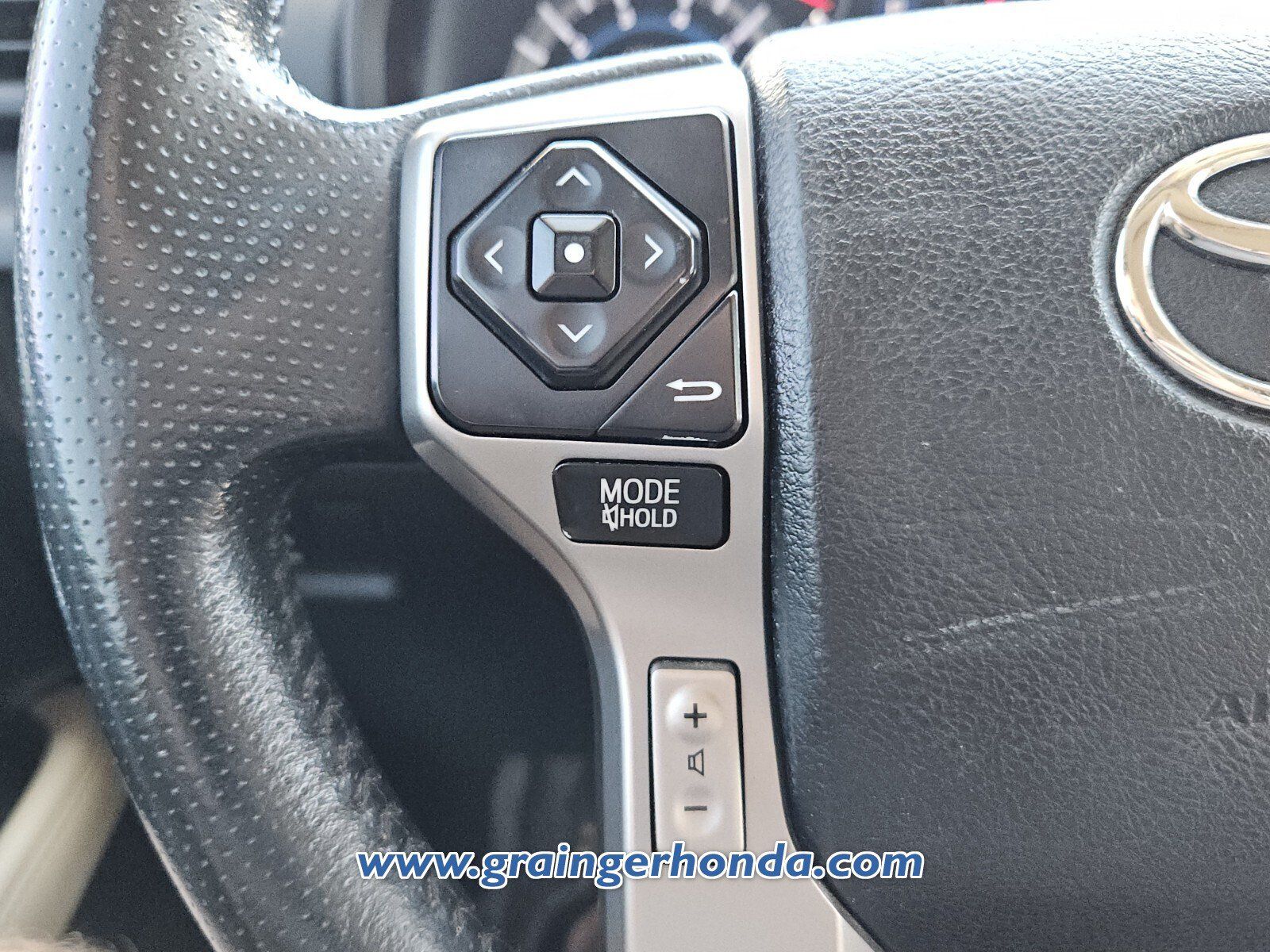 Used 2018 Toyota 4Runner SR5 Premium RWD image 19