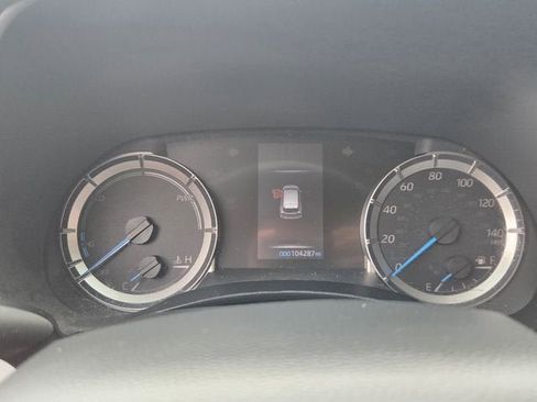 Used 2021 Toyota Highlander LE FWD image 29