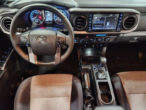Used 2022 Toyota Tacoma TRD Off-Road AWD/4WD image 46