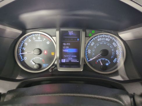 Used 2018 Toyota Tacoma SR5 image 30