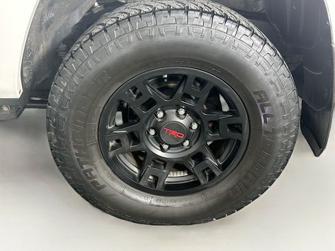 Used 2017 Toyota 4Runner SR5 AWD/4WD image 11