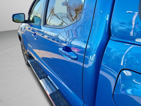 Used 2017 Toyota Tacoma TRD Off-Road w/ Premium & Technology Package image 24