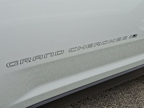 New 2026 Jeep Grand Cherokee Limited AWD/4WD image 5