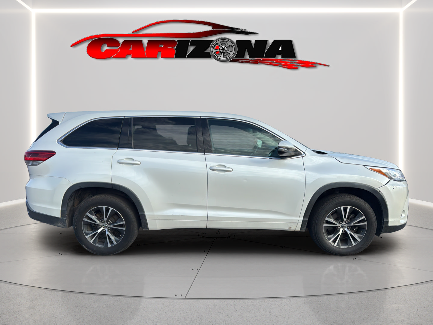 Used 2017 Toyota Highlander LE FWD image 4