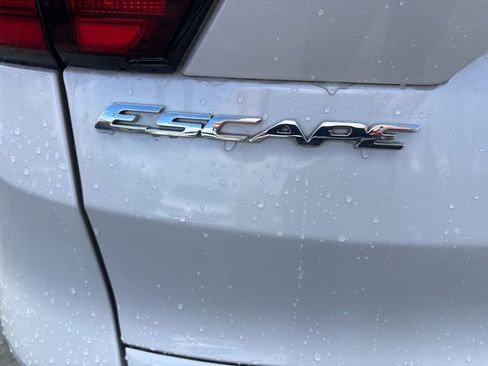 Used 2019 Ford Escape Titanium AWD/4WD image 18
