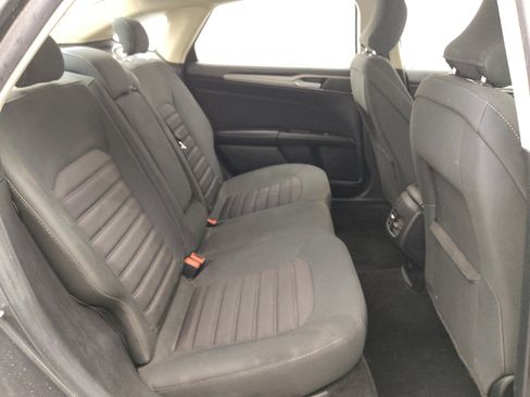 Used 2018 Ford Fusion SE w/ Fusion SE Technology Package image 19