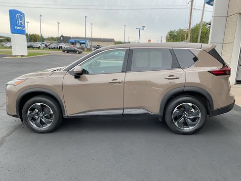 Used 2025 Nissan Rogue SV AWD/4WD image 8