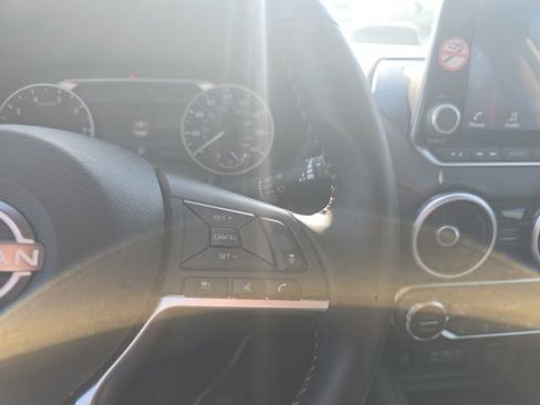 Certified 2025 Nissan Sentra SR FWD image 17