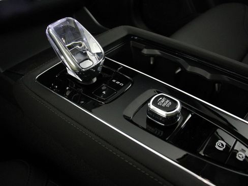 New 2025 Volvo XC90 B6 Plus w/ Protection Package Premier image 7