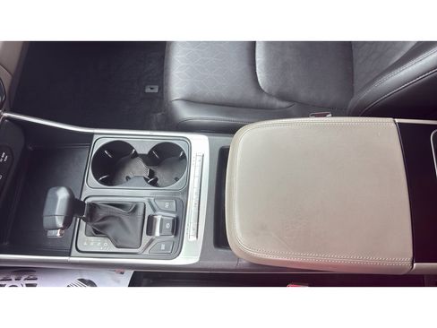 Used 2025 Kia Carnival FWD image 20